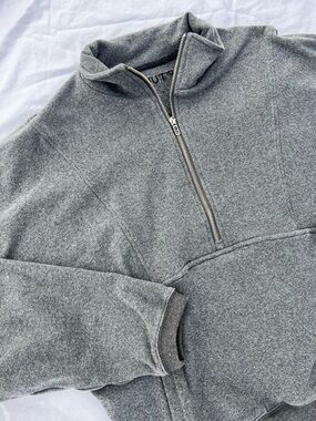 P'tula Men's Charcoal Crewneck Sweater